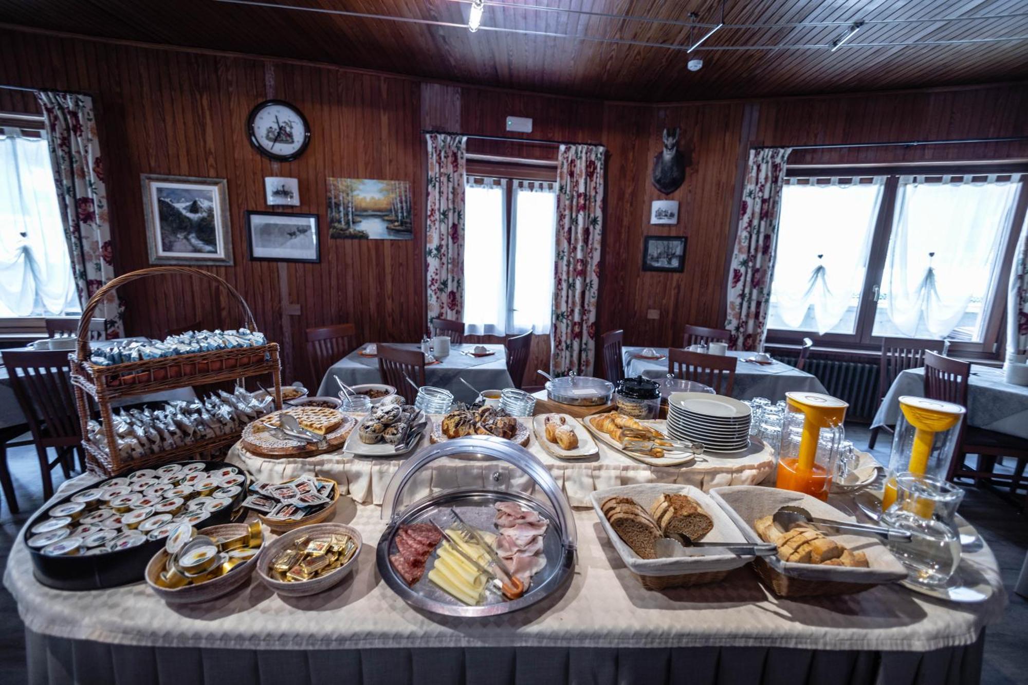 Hotel Le Campagnol Champoluc Exteriör bild