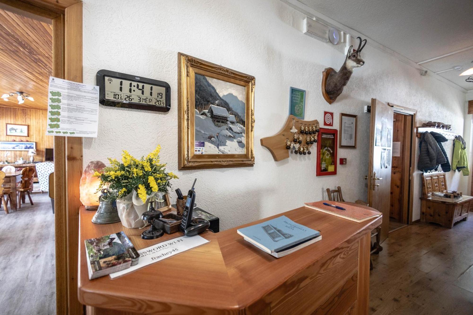Hotel Le Campagnol Champoluc Exteriör bild