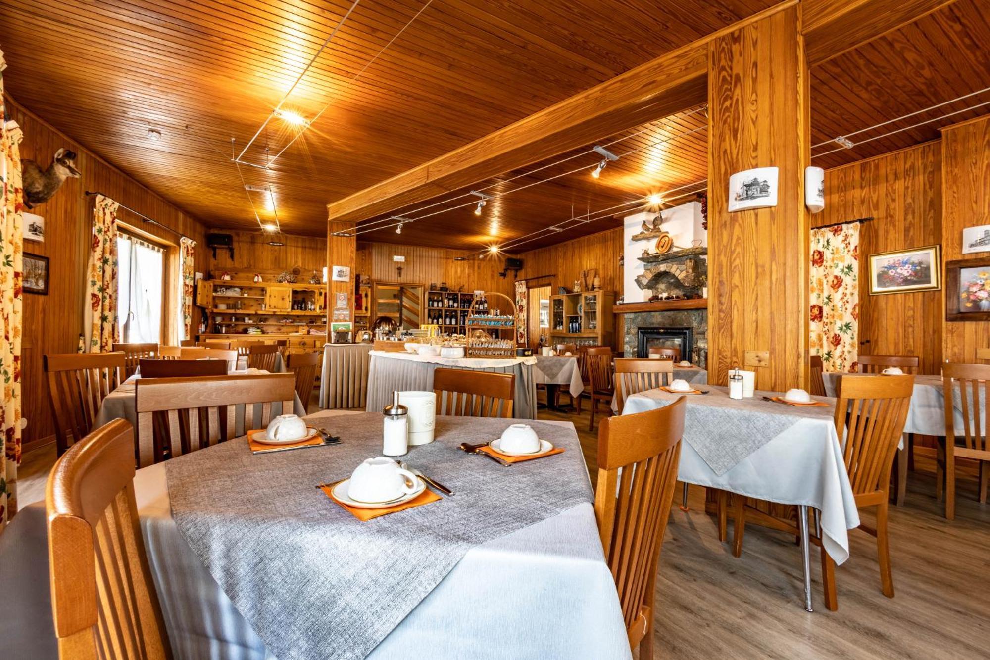 Hotel Le Campagnol Champoluc Exteriör bild