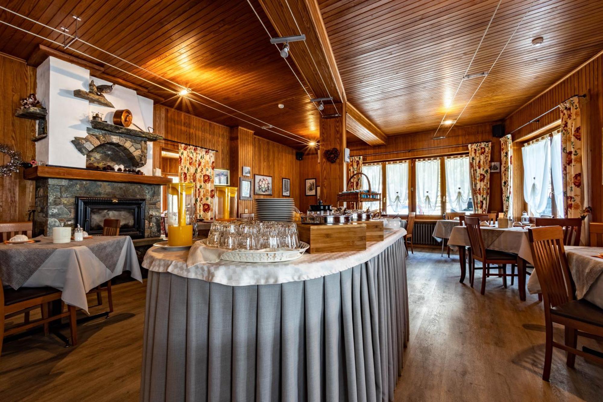 Hotel Le Campagnol Champoluc Exteriör bild