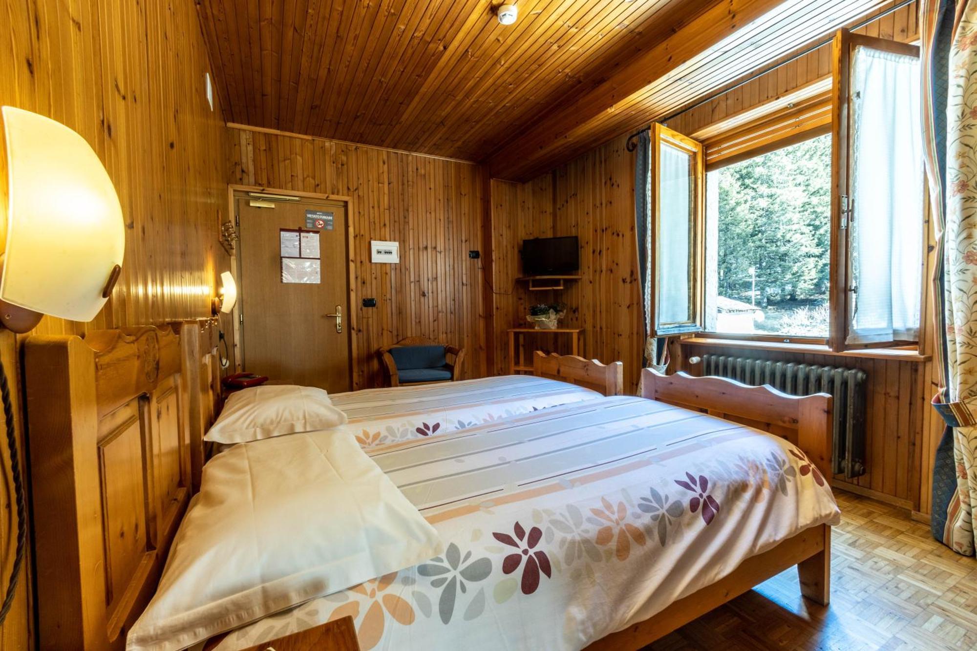 Hotel Le Campagnol Champoluc Exteriör bild